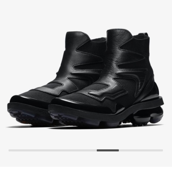 Nike Shoes - NWT Women’s Nike Vapormax Light II
